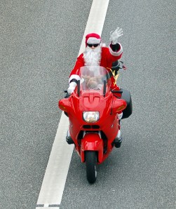 Santa_Claus_BMW_01